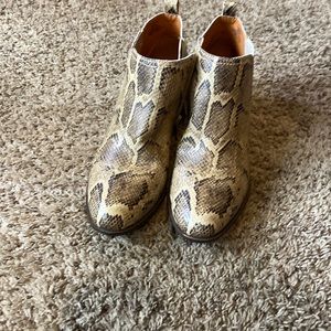 Lucky boots snake skin never worn so cute